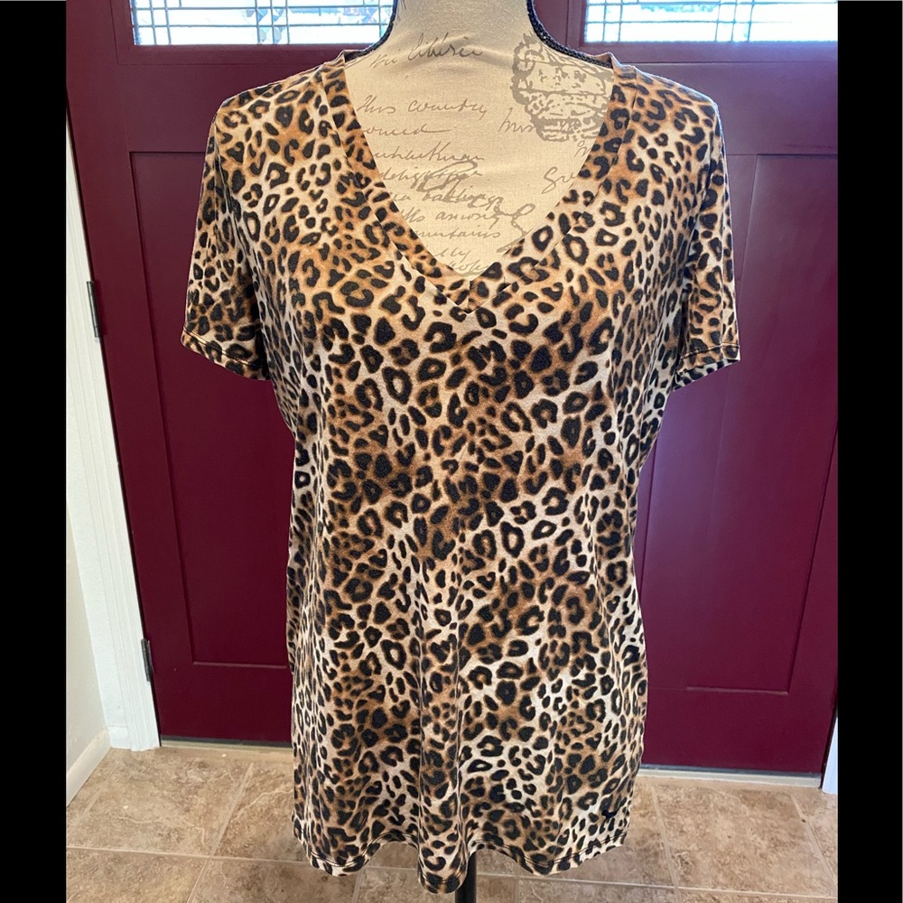PINK VS animal print V neck t-shirt